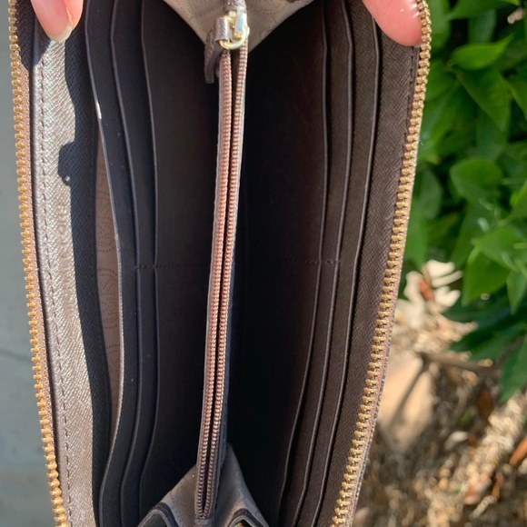 MICHAEL KORS MONOGRAMMED WALLET/CLUTCH - Picture 3 of 4